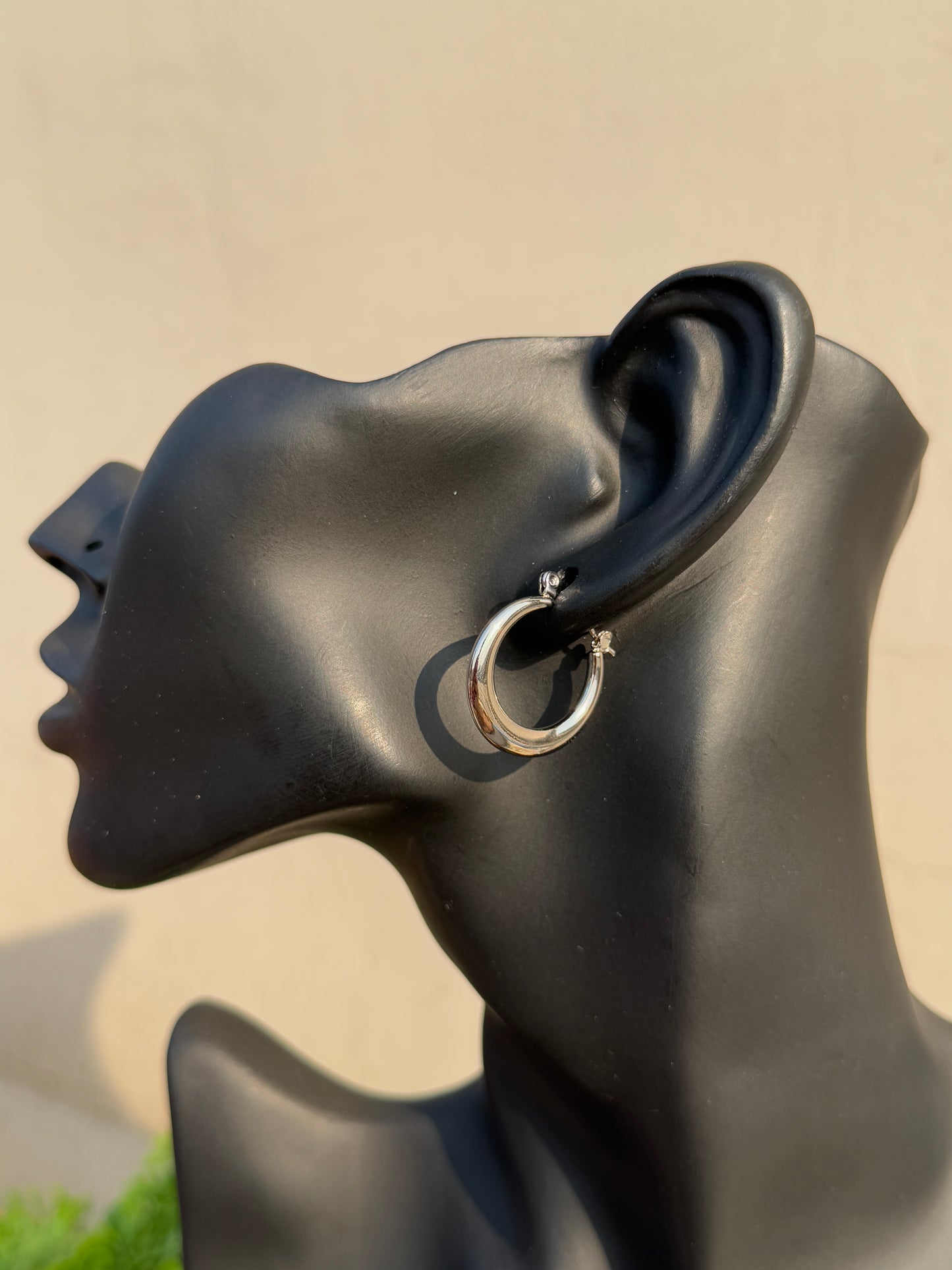 Anti-Tarnish Lightweight Hoop Earrings | Waterproof & Hypoallergenic