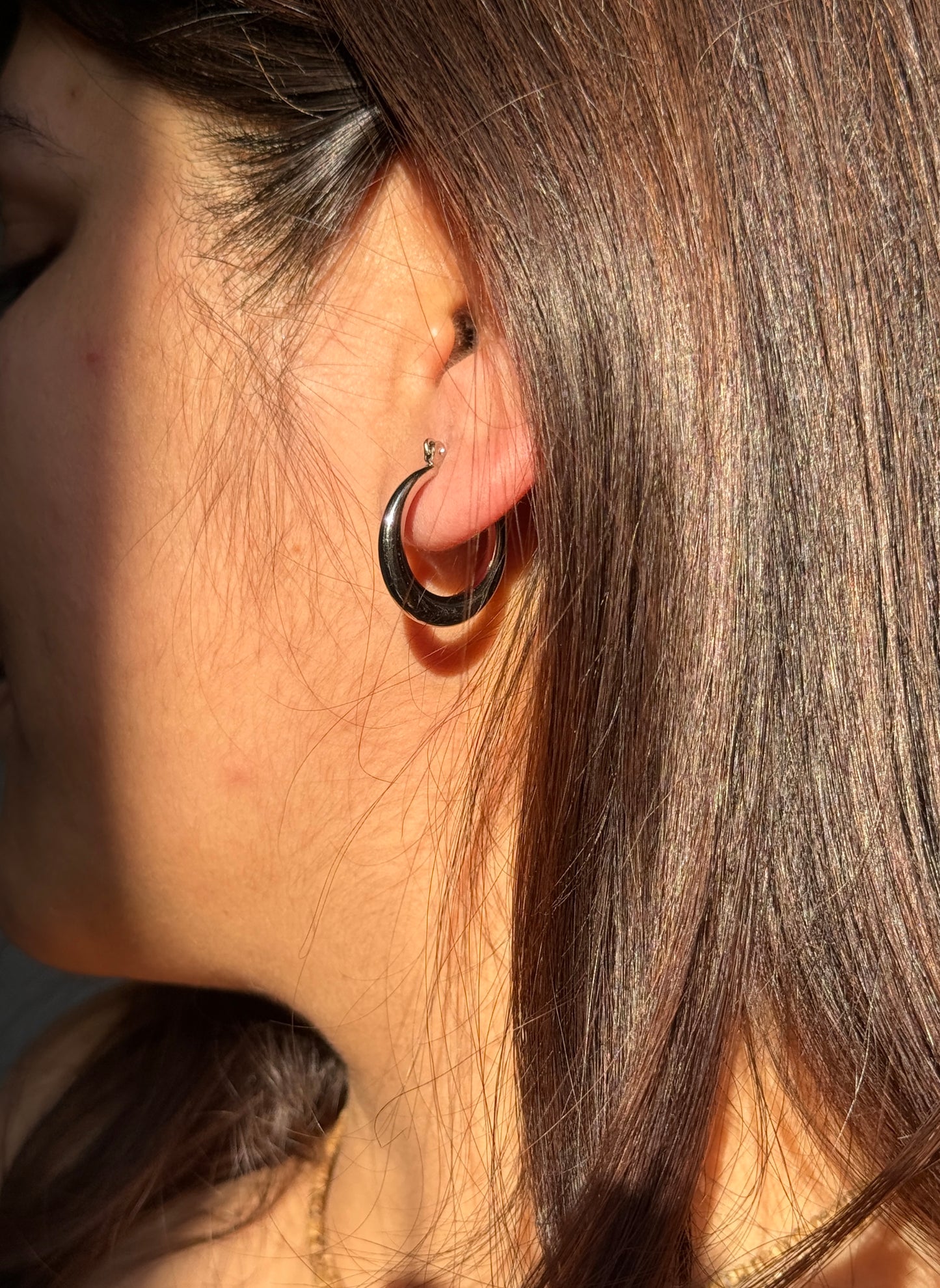 Anti-Tarnish Lightweight Hoop Earrings | Waterproof & Hypoallergenic