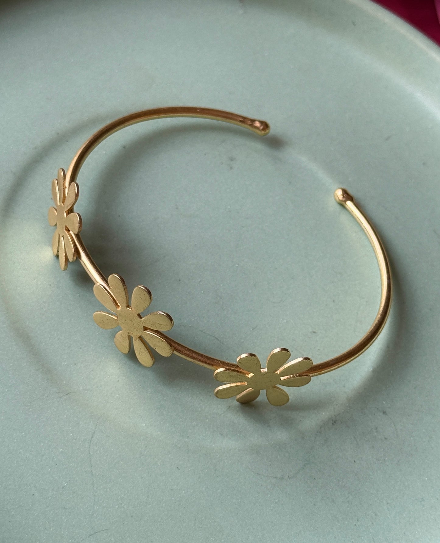 Flower Brass Adjustable Bracelet (Anti Tarnish)