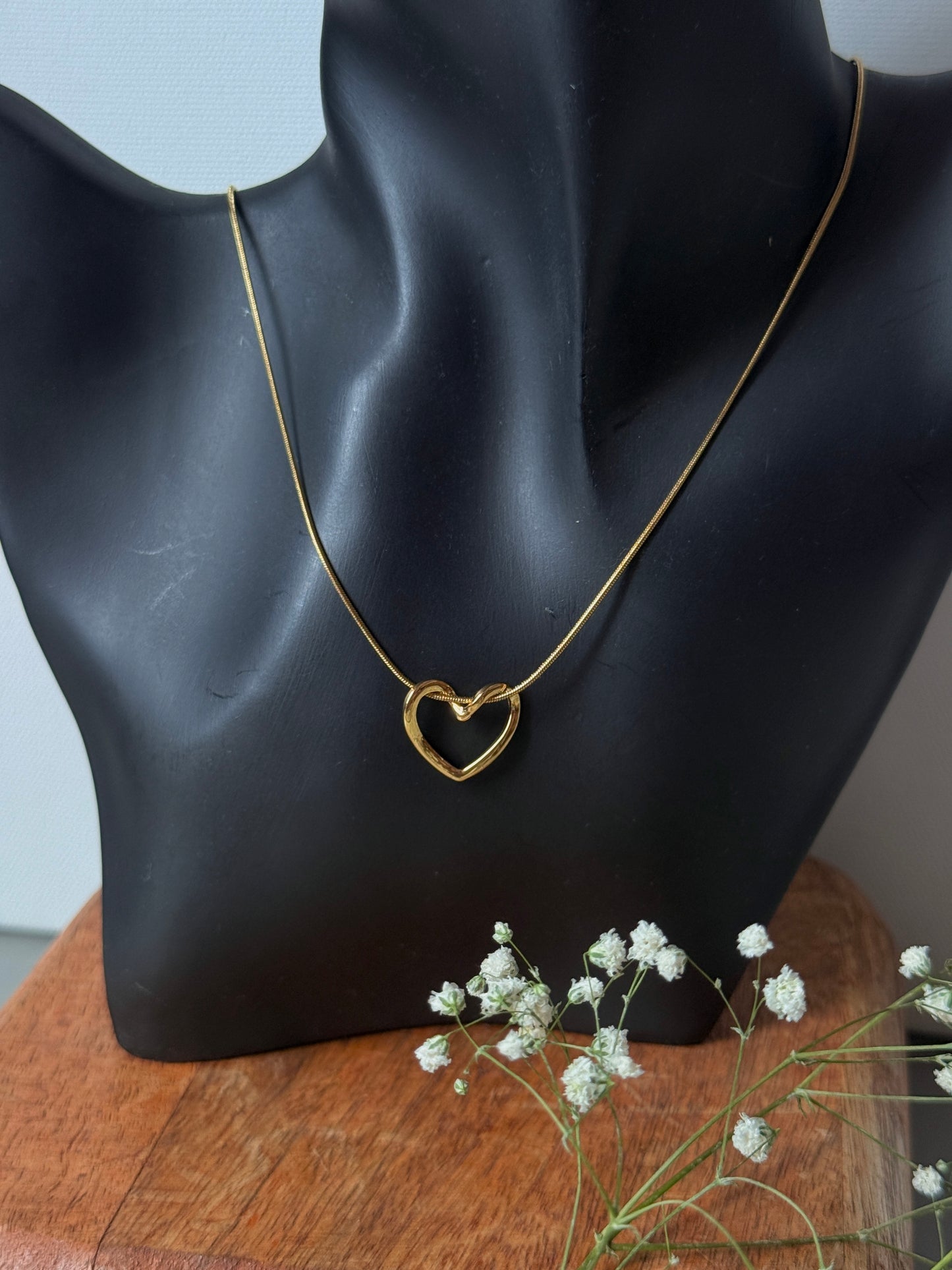 Minimalist Hollow Heart Anti-Tarnish Pendant