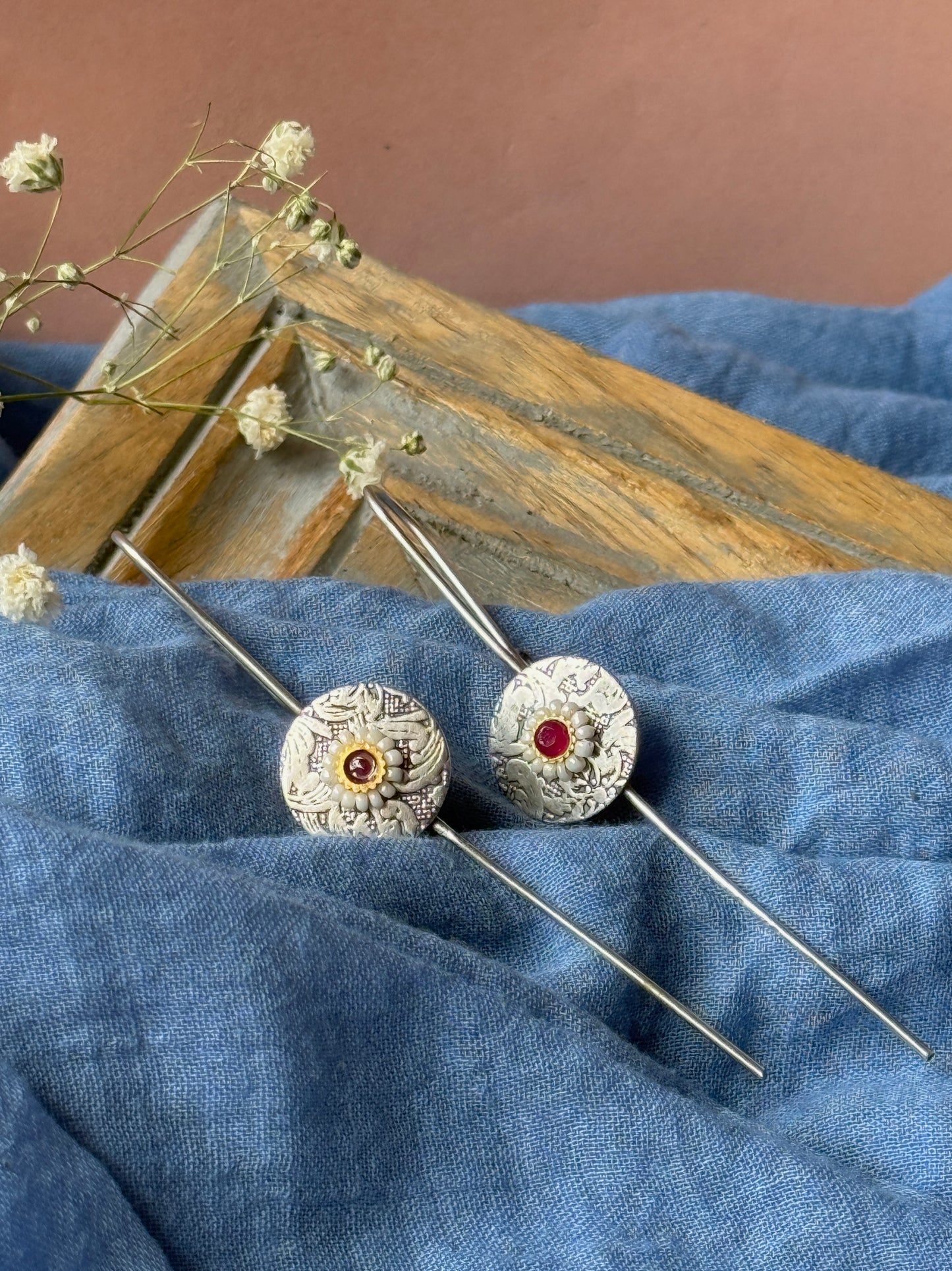 In-Ear Red Flower Ear Cuff