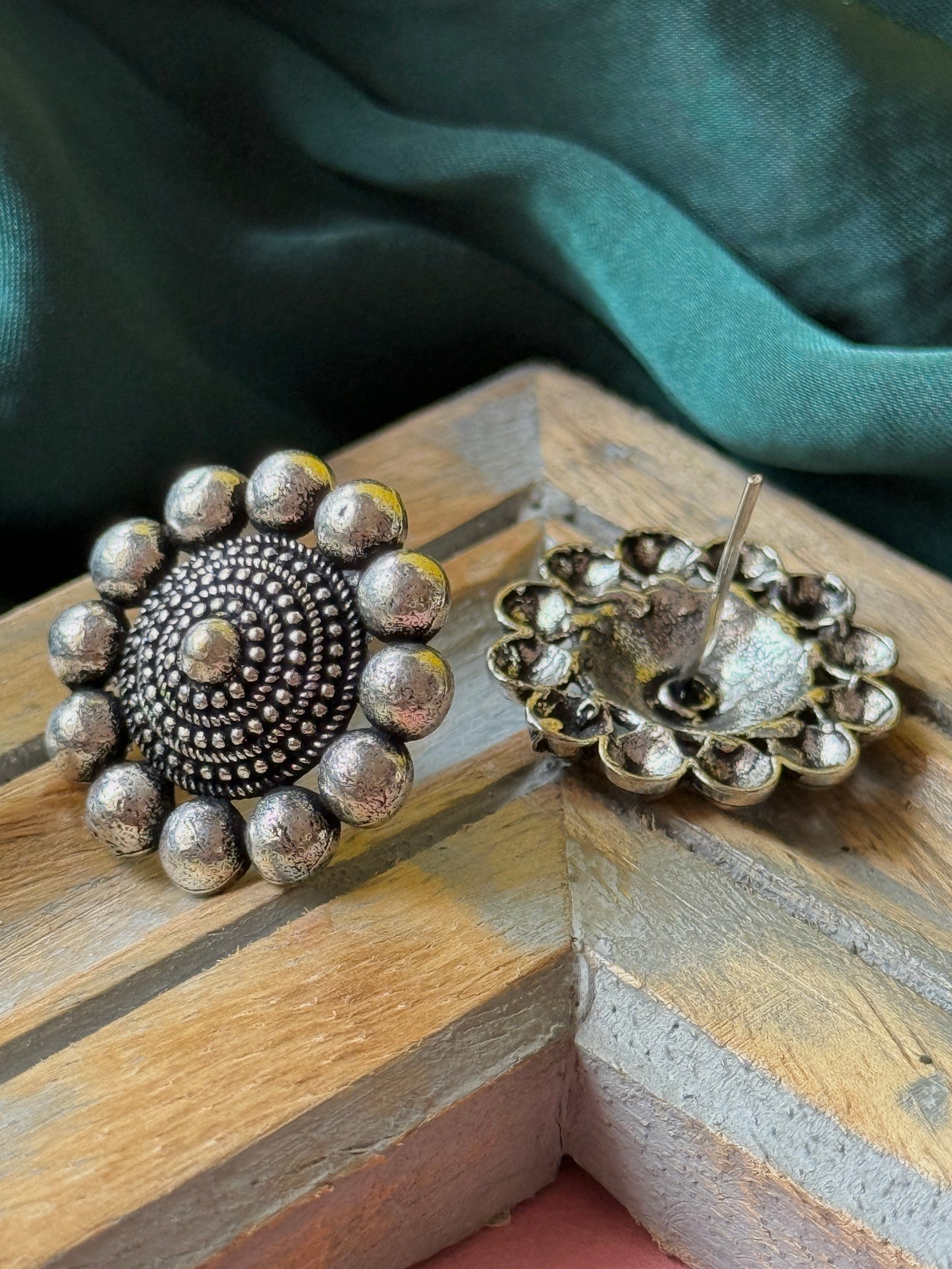 Small Oxidized Embedded Stud Earrings – Minimal Elegance for Everyday Wear