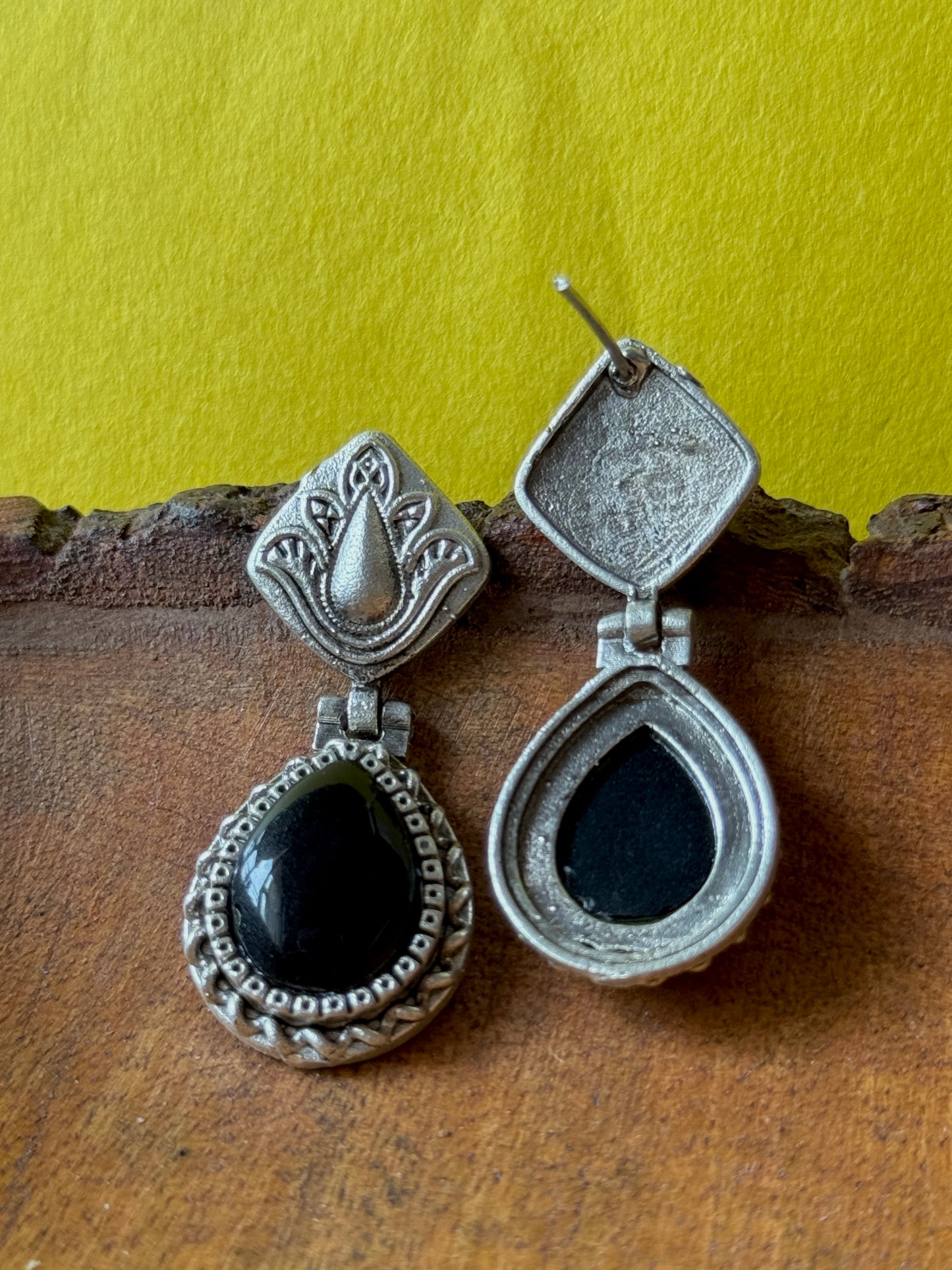 Silver lookalike Silk Stone Flower Engraved Earrings