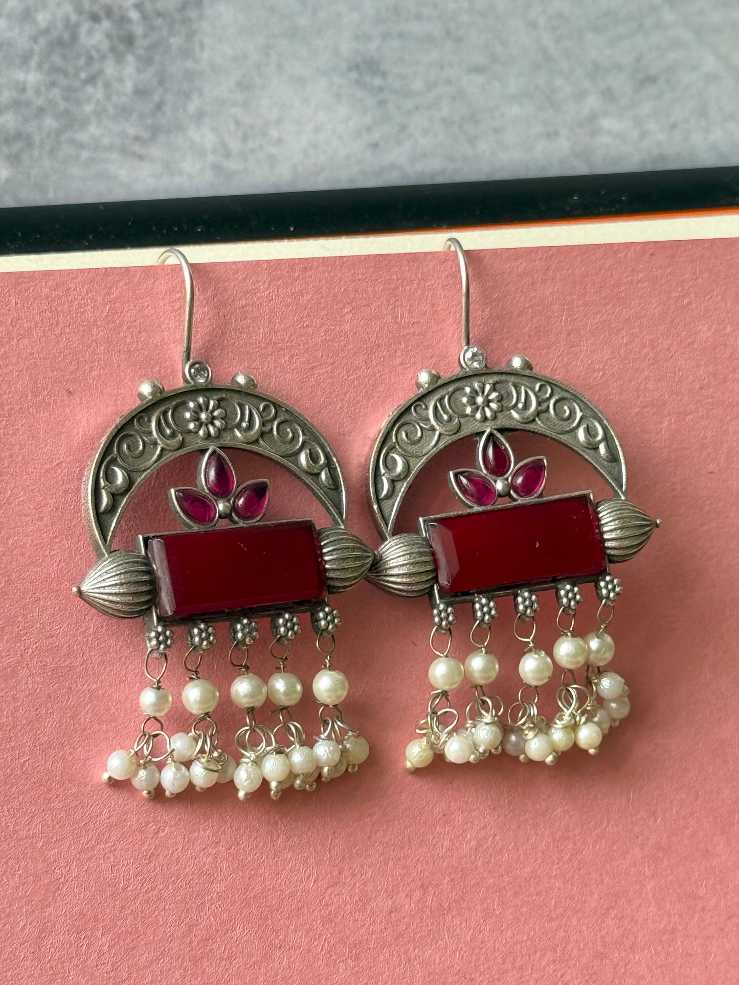 Silk Stone Embedded Dangling Pearl Hook Earrings