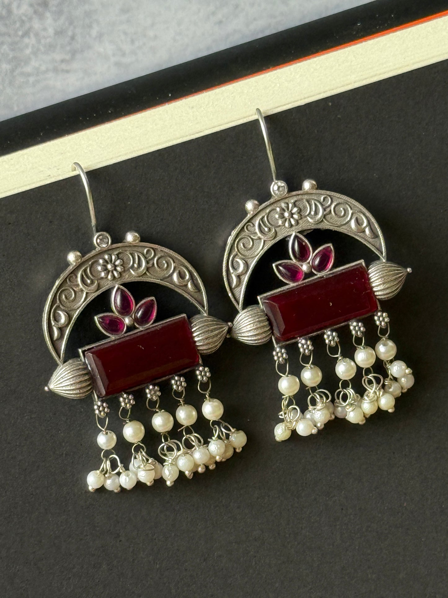 Silk Stone Embedded Dangling Pearl Hook Earrings