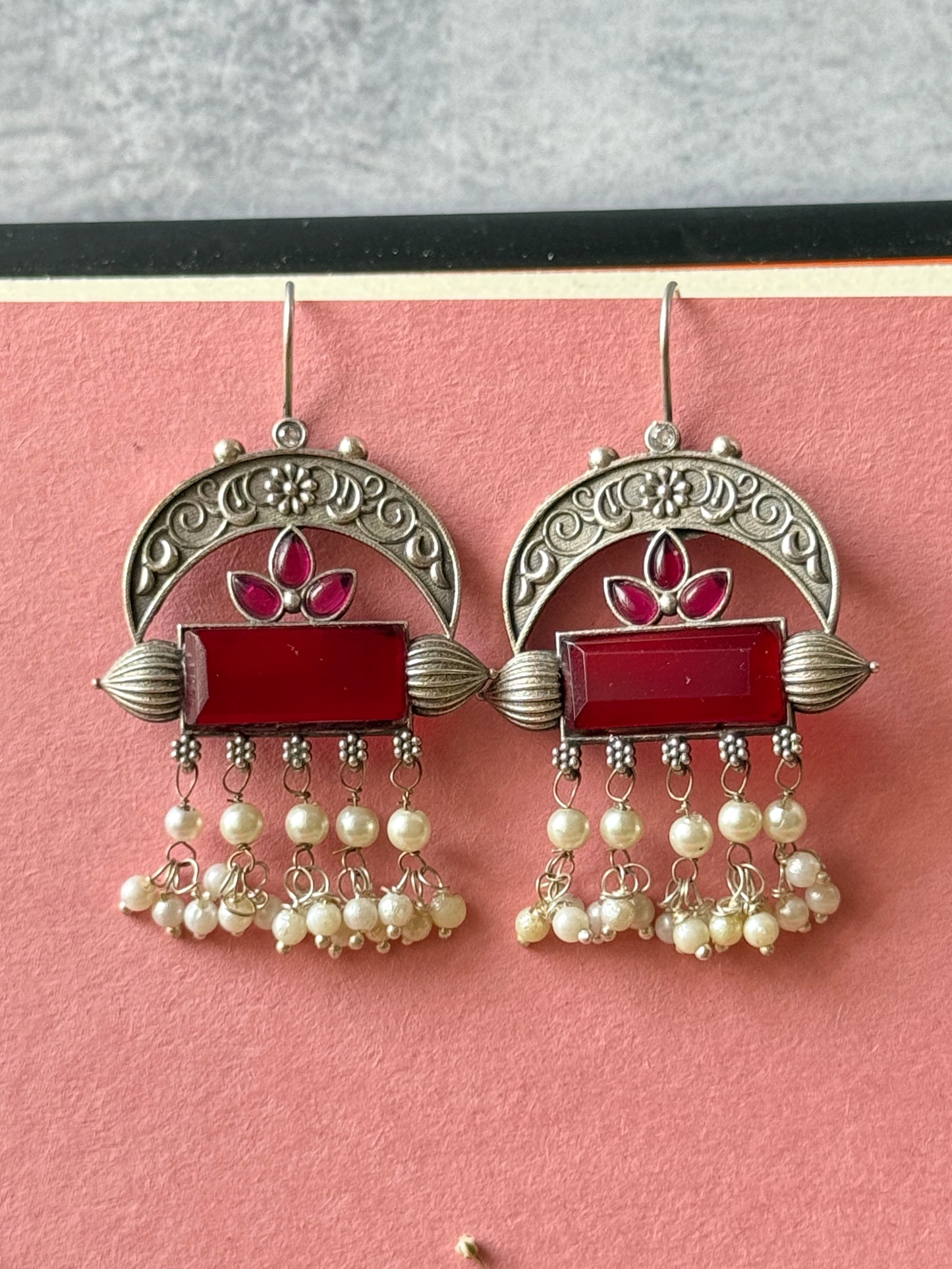 Silk Stone Embedded Dangling Pearl Hook Earrings