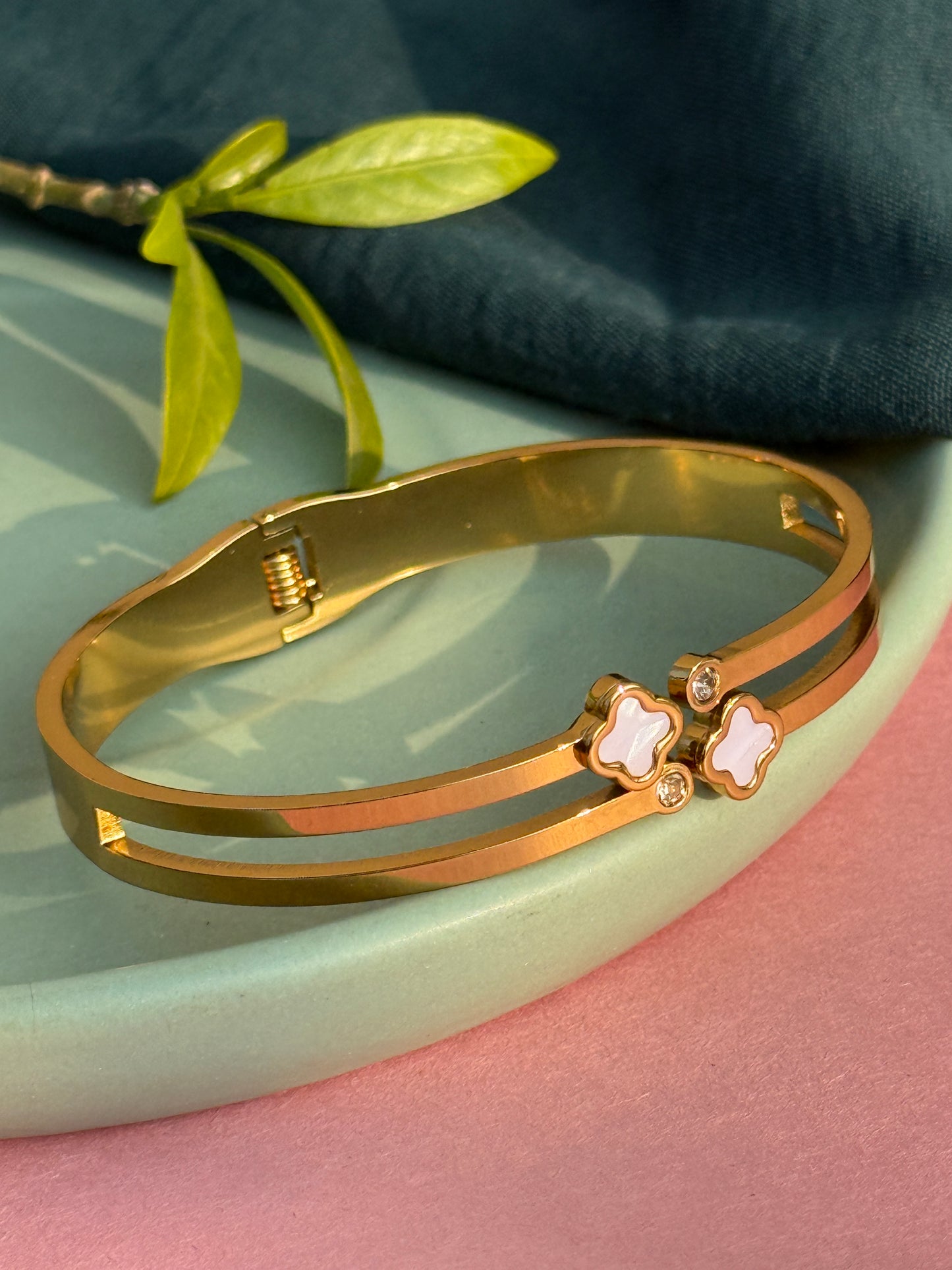 White Clover Anti-Tarnish Free-Size Bracelet for Women