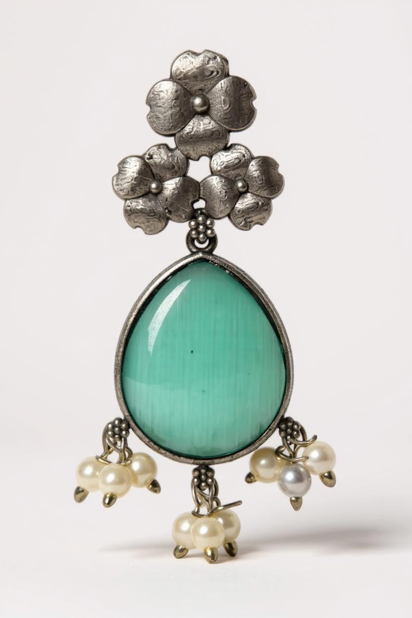 Small Flower Embedded Silk Stone Earrings