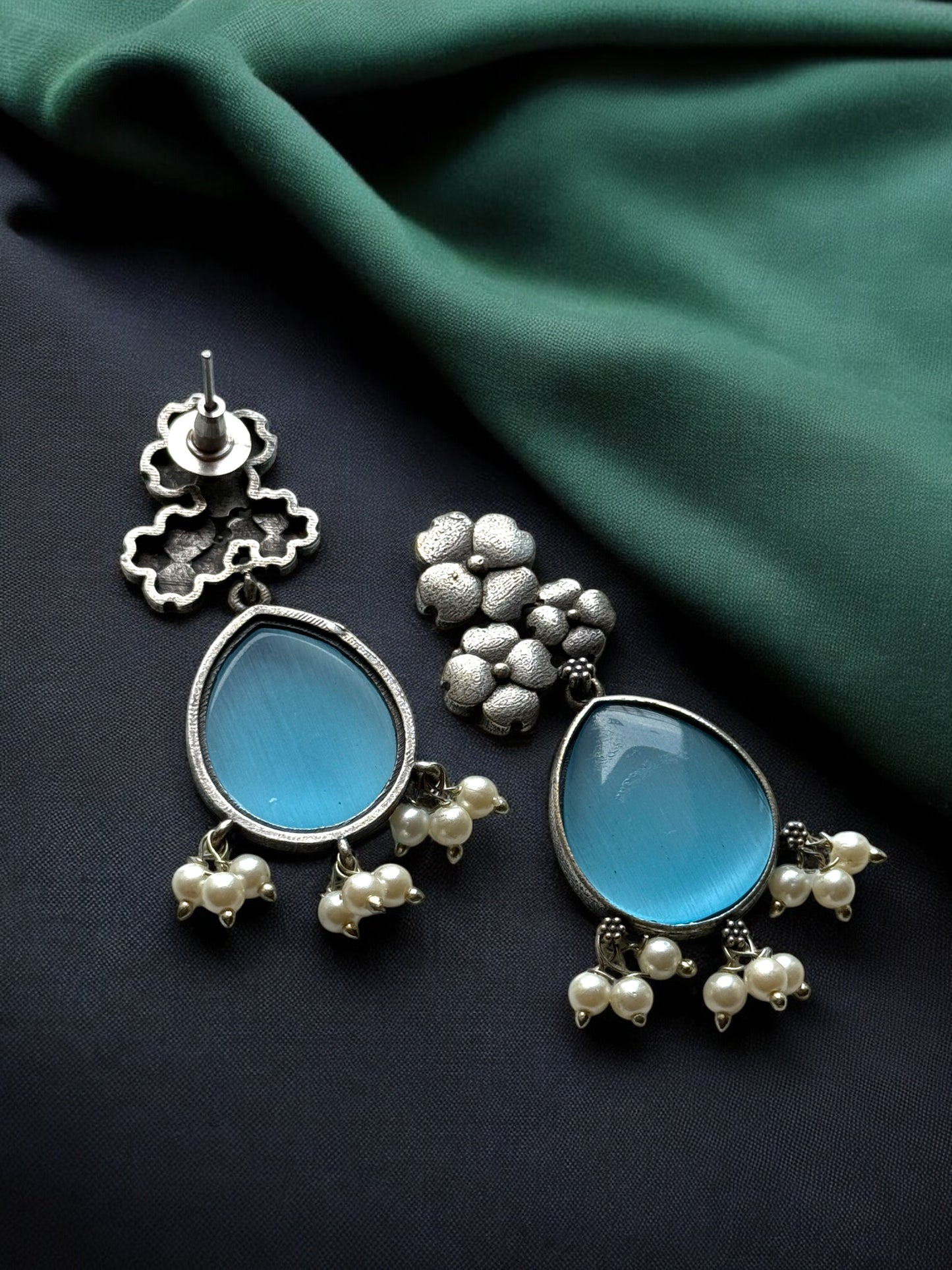 Small Flower Embedded Silk Stone Earrings