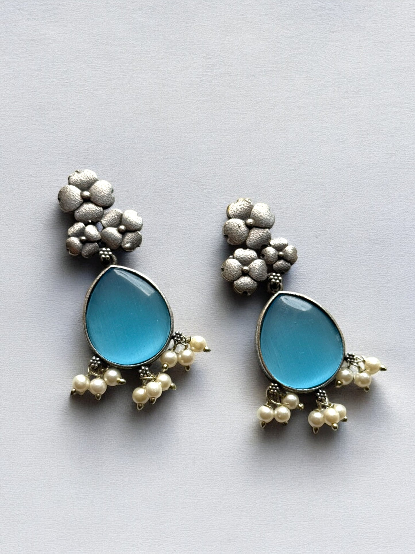 Small Flower Embedded Silk Stone Earrings