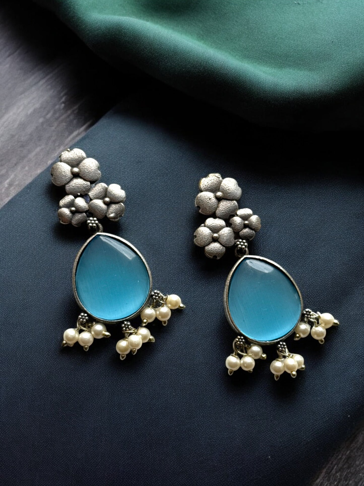 Small Flower Embedded Silk Stone Earrings