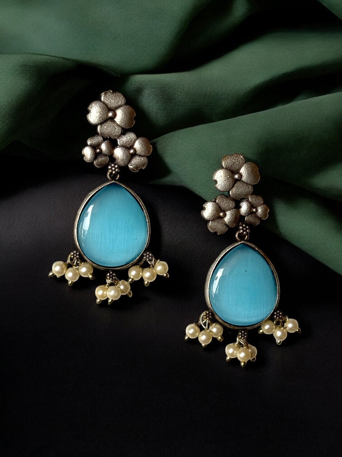 Small Flower Embedded Silk Stone Earrings