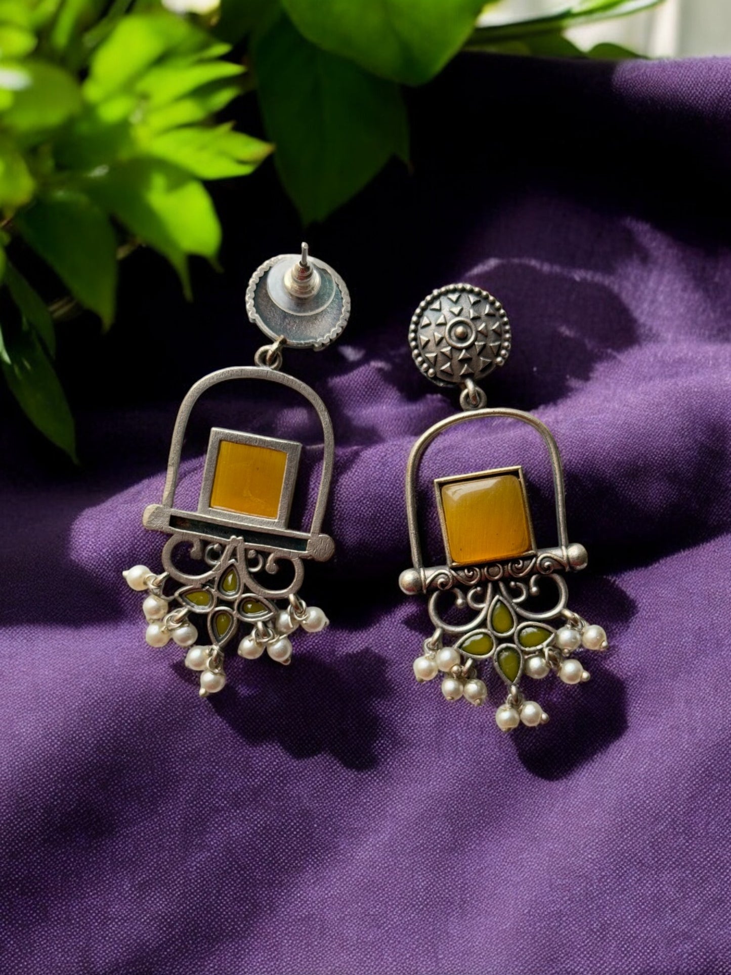 Elegant Dangling Pearl Earrings