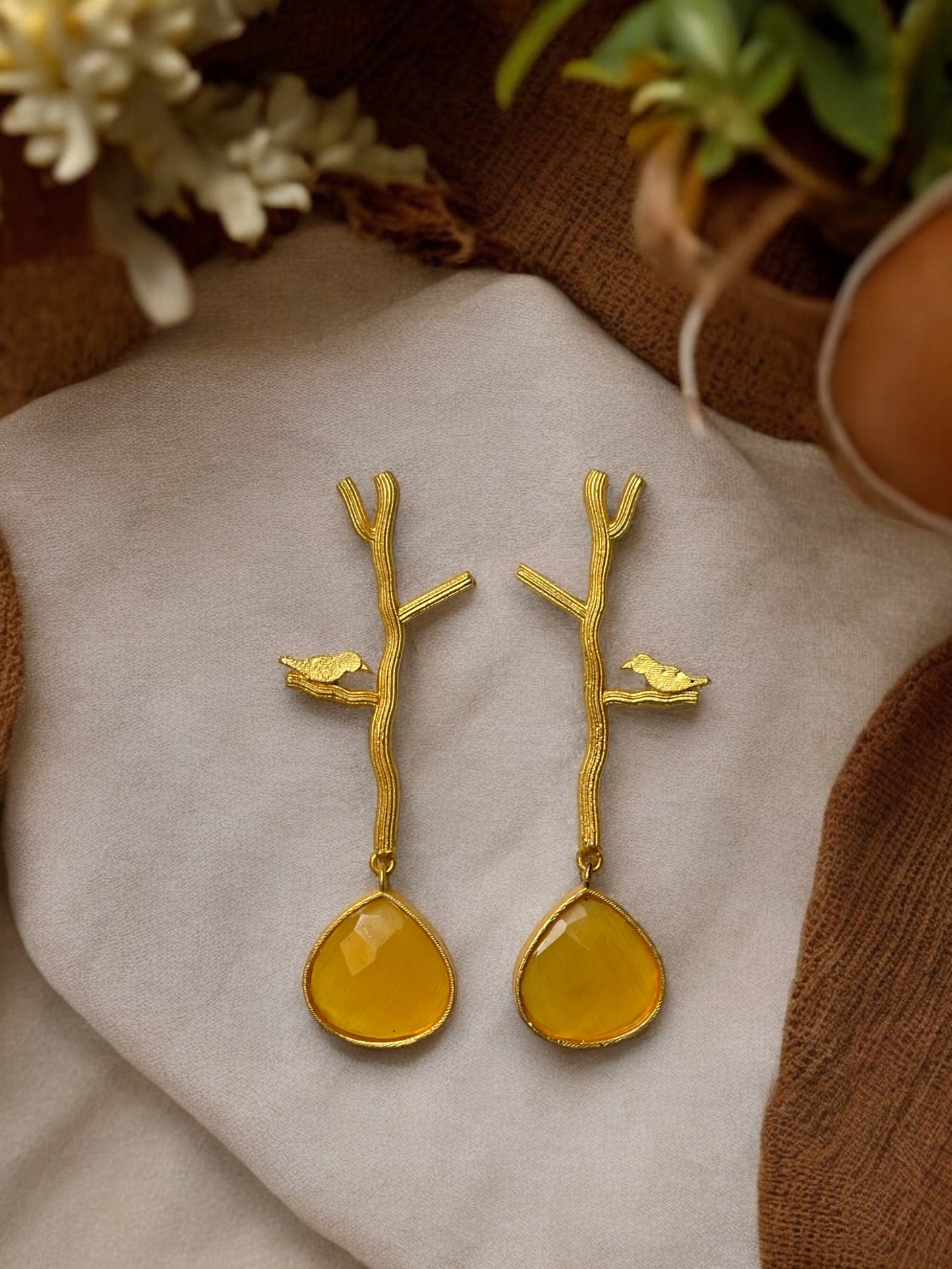 Gold-Plated Bird with Monalisa Stone Long Earring