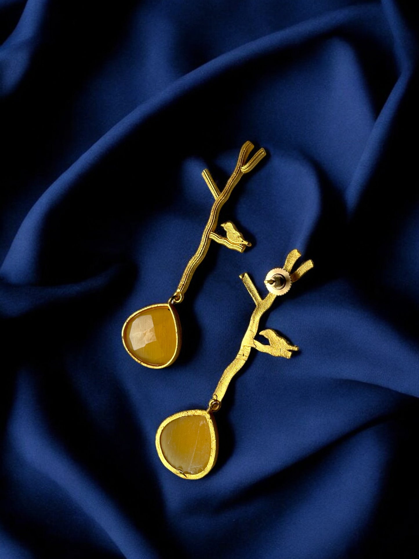 Gold-Plated Bird with Monalisa Stone Long Earring