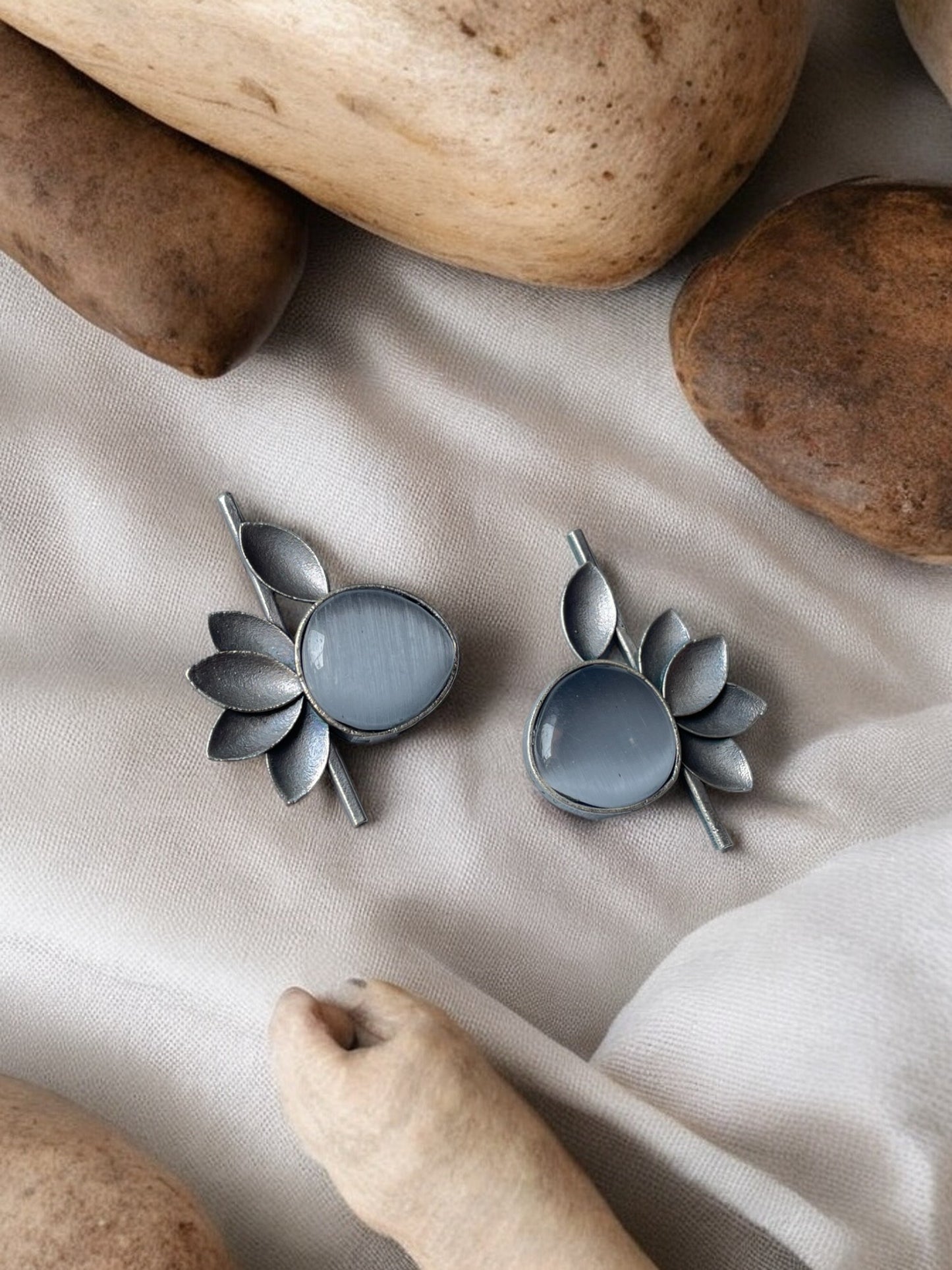 Leaf Design with Monalisa Stone