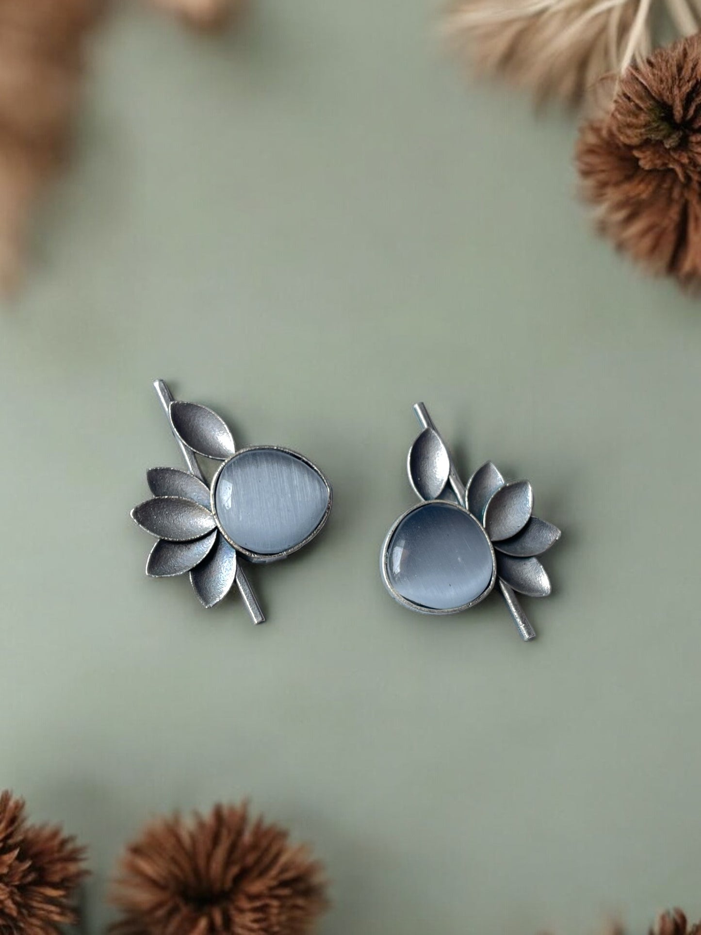 Leaf Design with Monalisa Stone