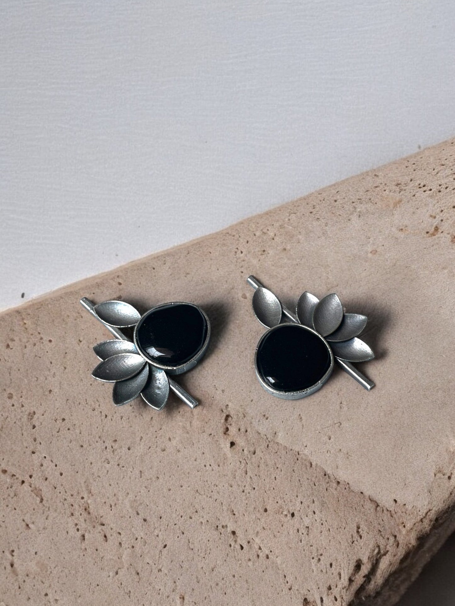 Leaf Design with Monalisa Stone