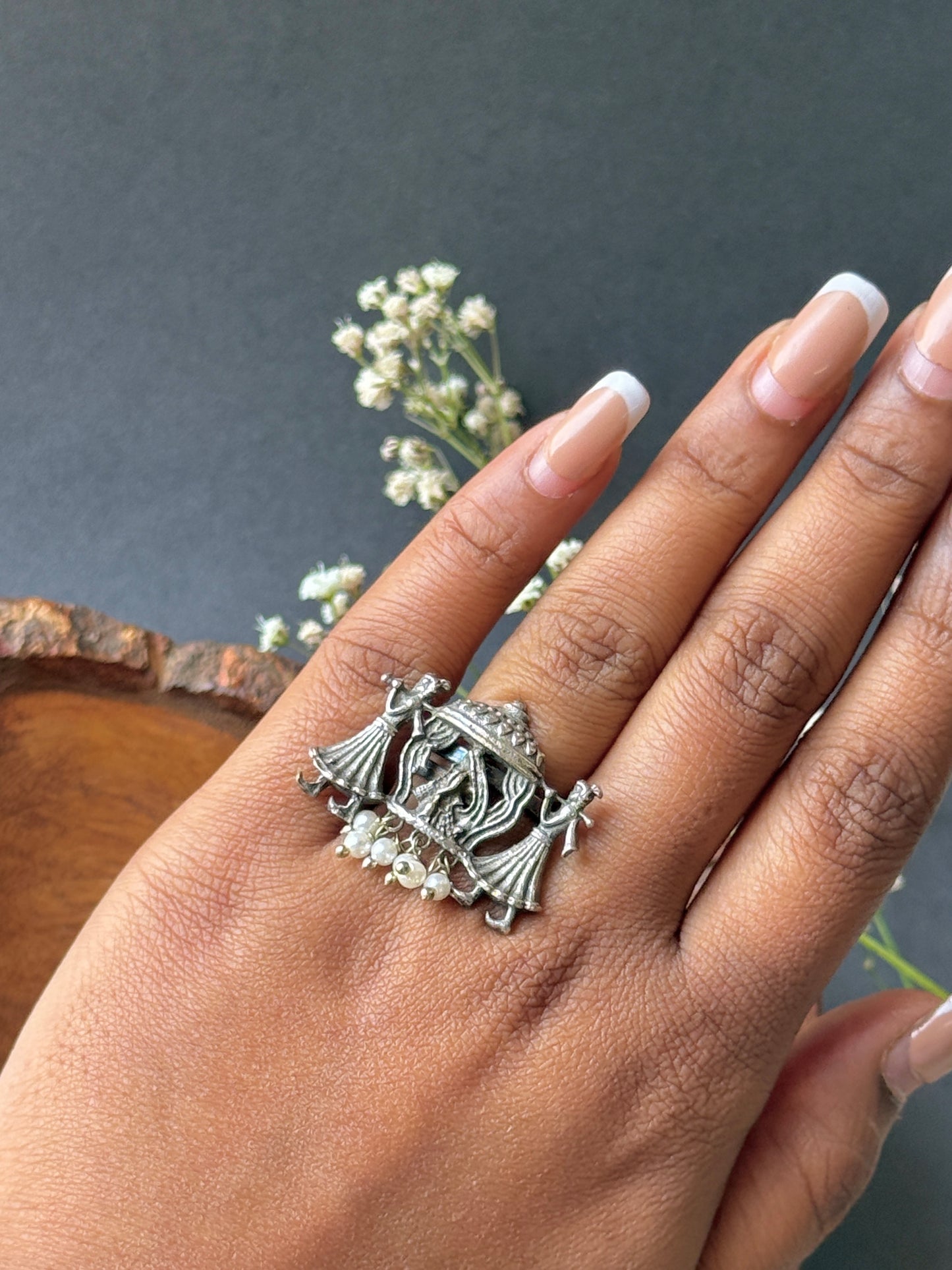 Dolly-Inspired Adjustable Finger Ring