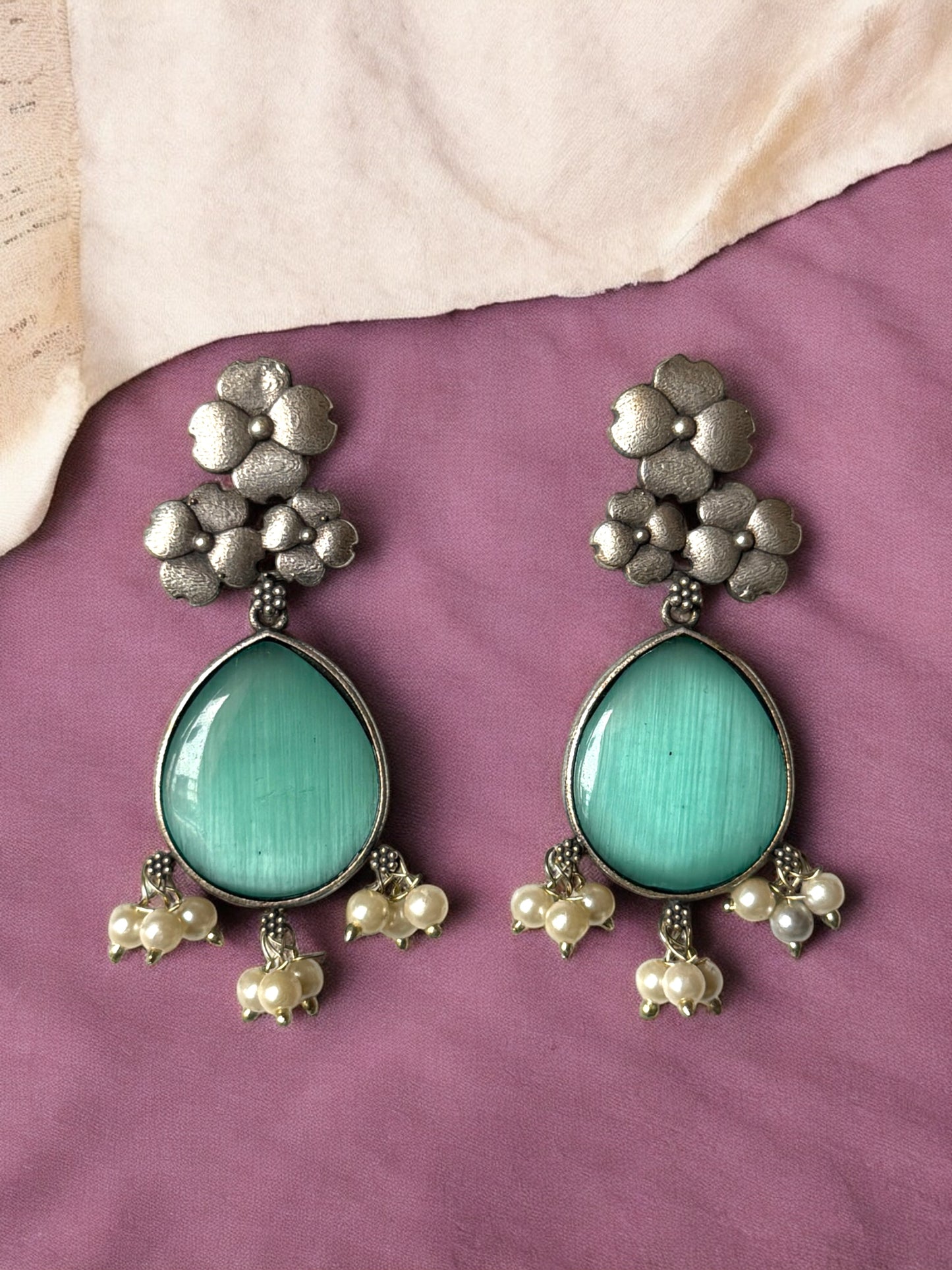 Small Flower Embedded Silk Stone Earrings
