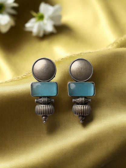 Elegant Brass Earrings with Silk Stone