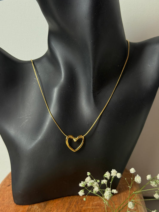 Minimalist Hollow Heart Anti-Tarnish Pendant