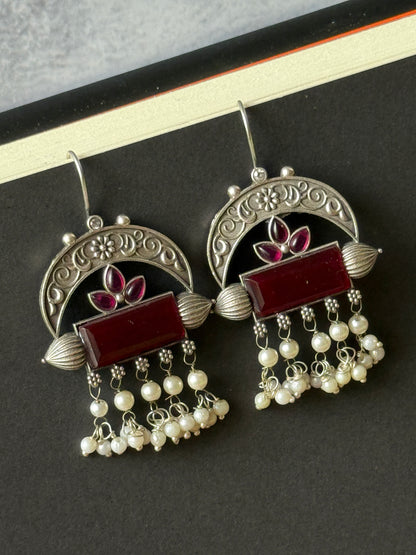 Silk Stone Embedded Dangling Pearl Hook Earrings