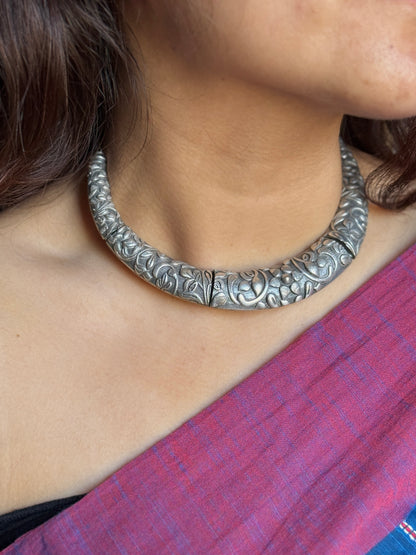 Self-Engraved Silver-Plated Hasli Necklace with Earrings