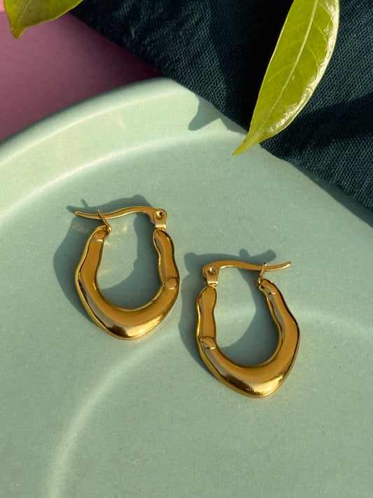 Golden Drift Hoops – Anti-Tarnish Earrings