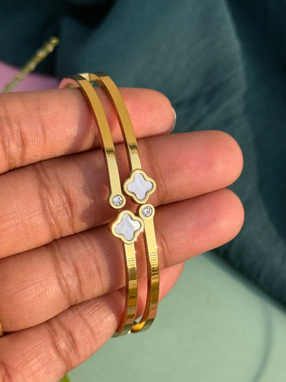 White Clover Anti-Tarnish Free-Size Bracelet for Women