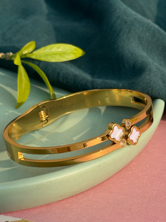 White Clover Anti-Tarnish Free-Size Bracelet for Women