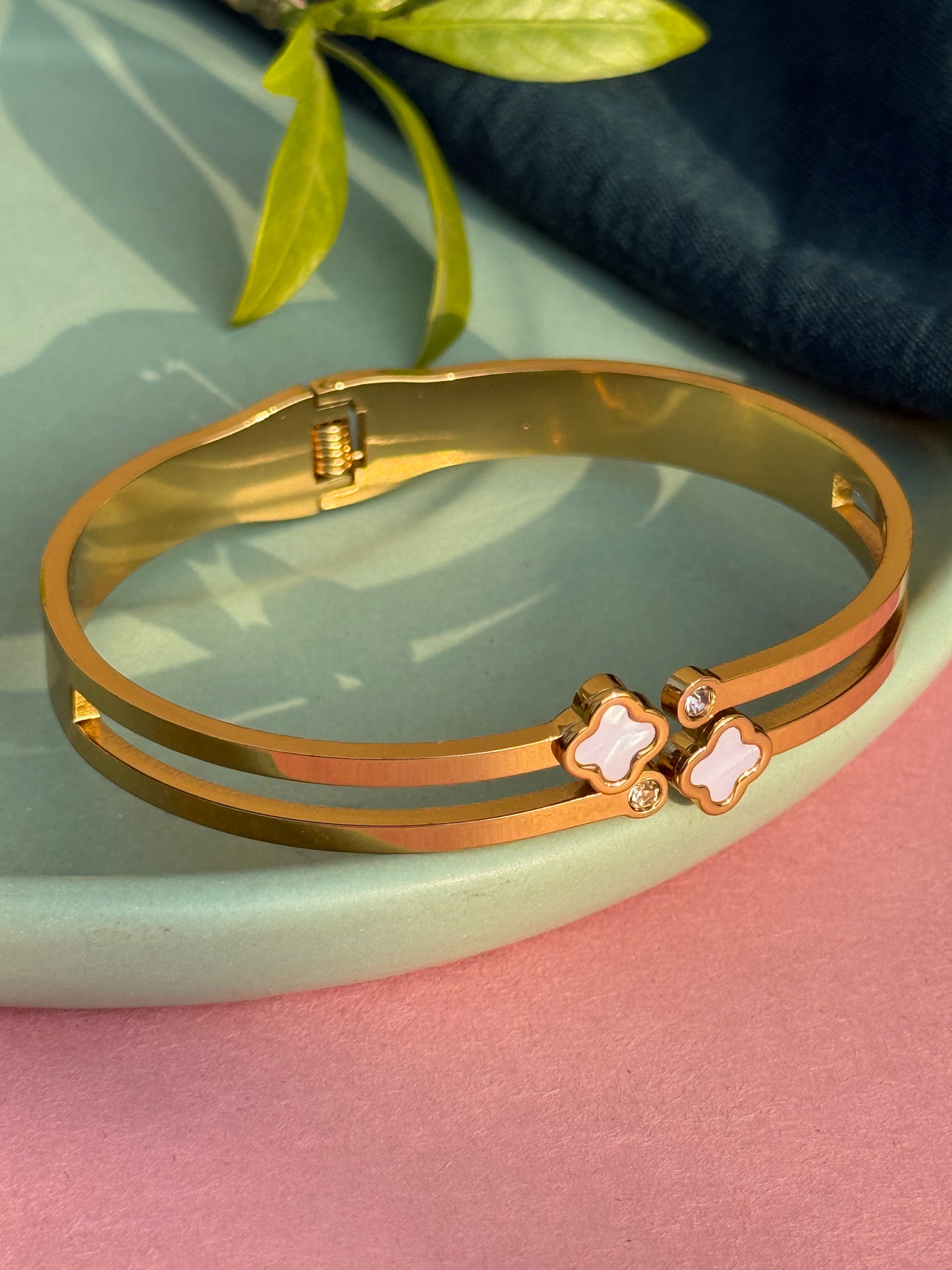 White Clover Anti-Tarnish Free-Size Bracelet for Women