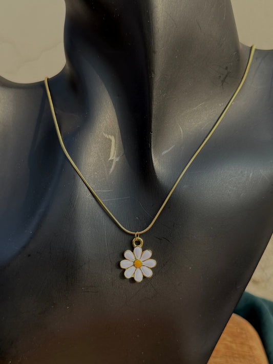 Daisy Charm Anti-Tarnish Pendant