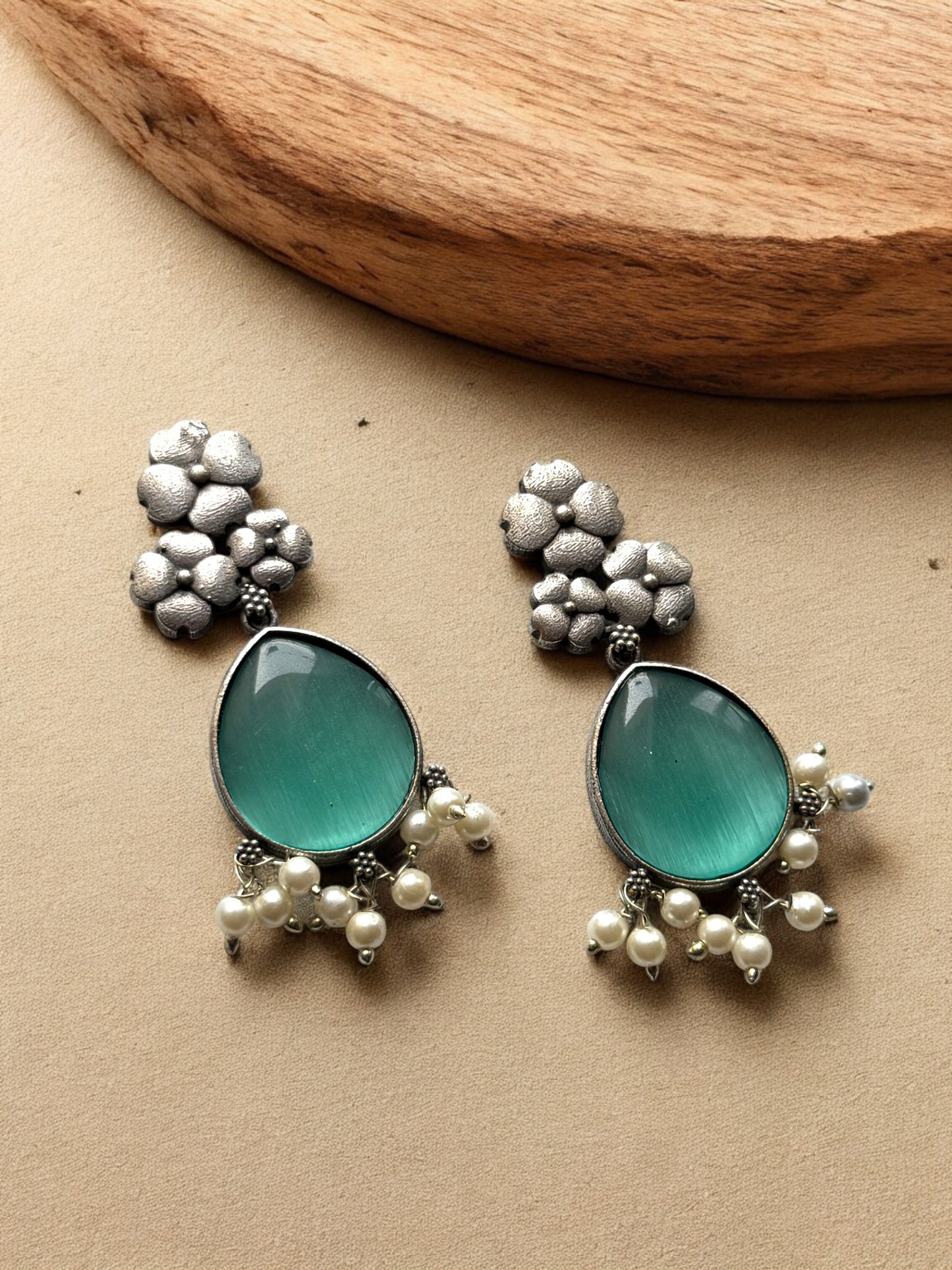 Small Flower Embedded Silk Stone Earrings