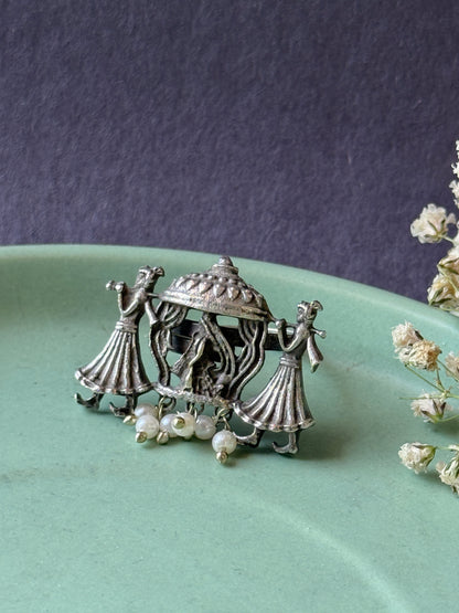 Dolly-Inspired Adjustable Finger Ring