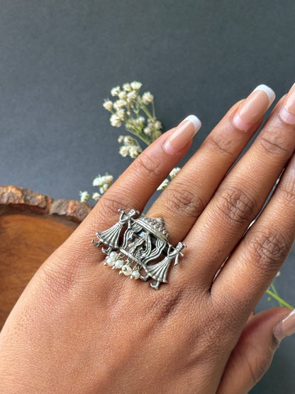 Dolly-Inspired Adjustable Finger Ring