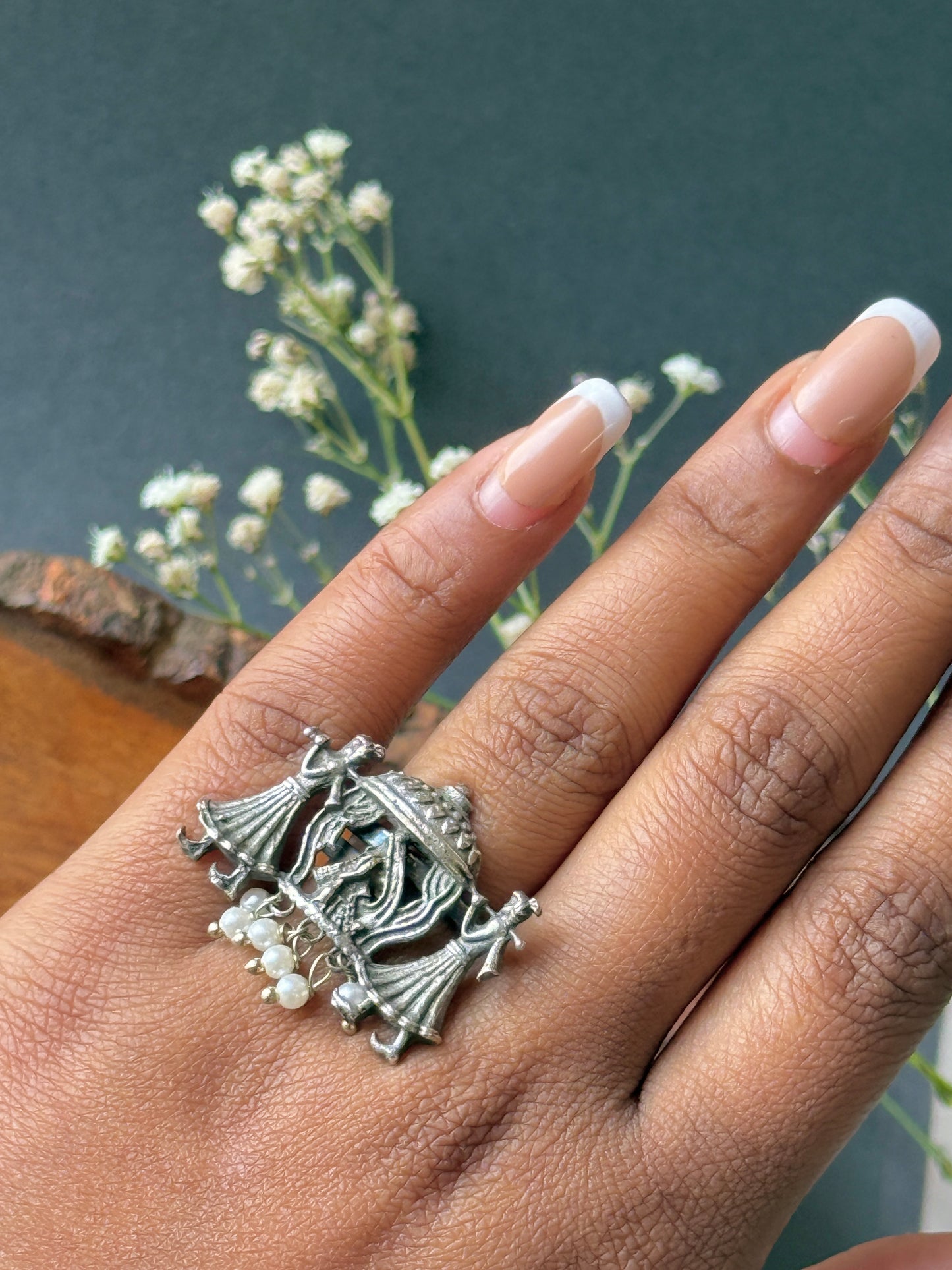 Dolly-Inspired Adjustable Finger Ring