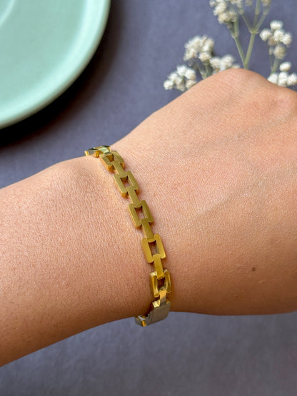 Eternal Shine Anti-Tarnish Statement Kada Bracelet | Free Size