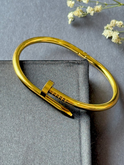 Anti-Tarnish Nail Statement Bracelet | Free Size