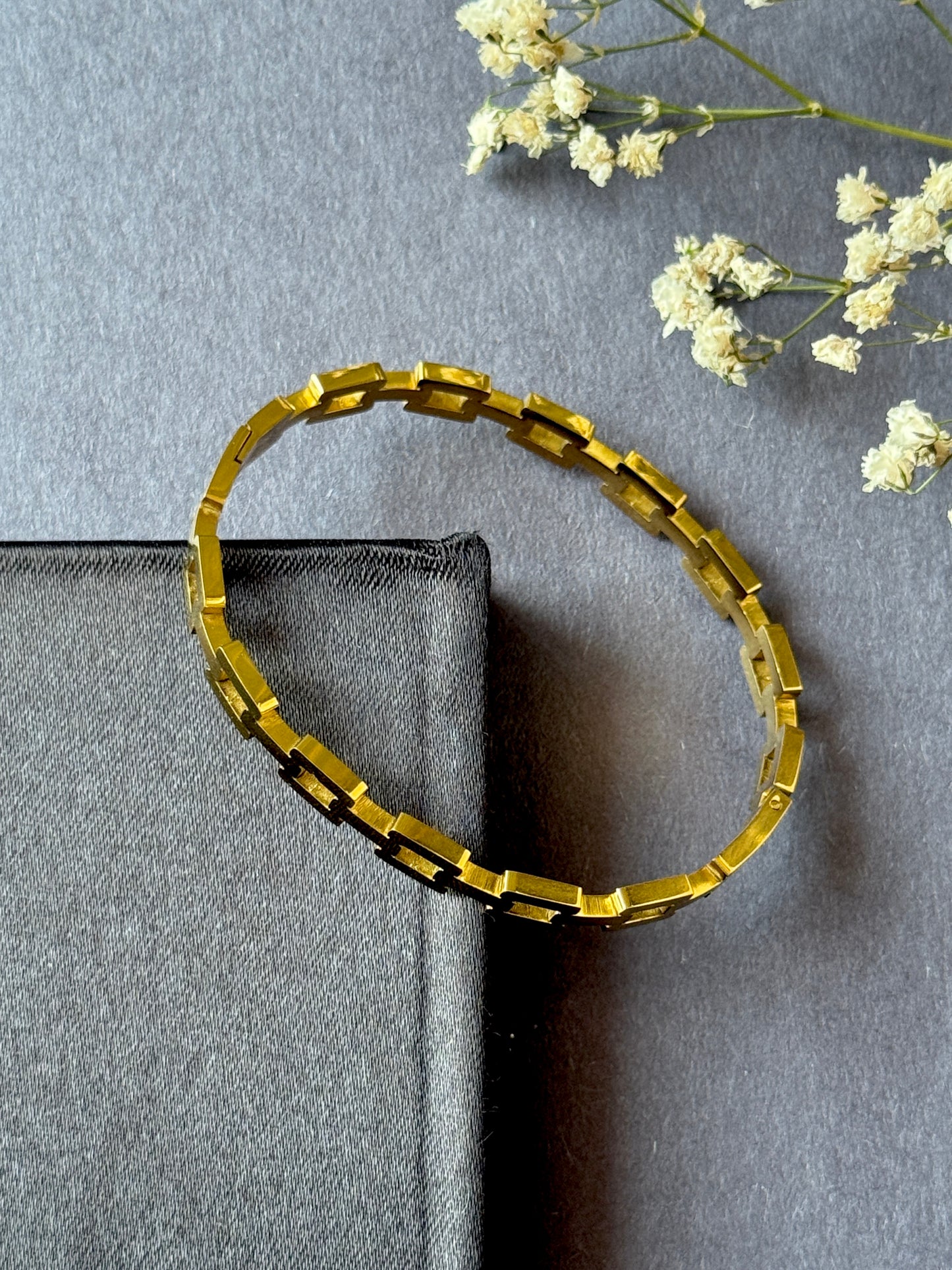 Eternal Shine Anti-Tarnish Statement Kada Bracelet | Free Size