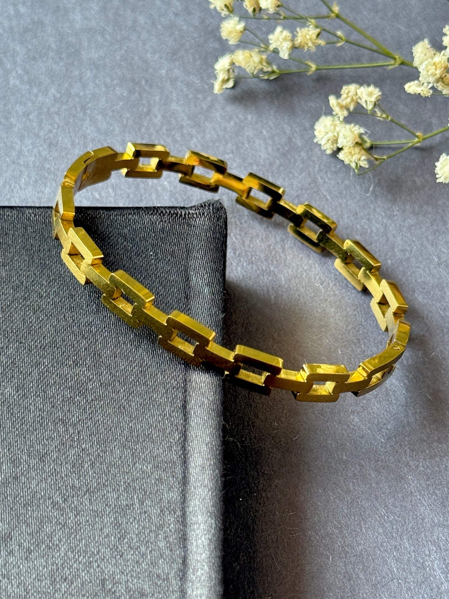 Eternal Shine Anti-Tarnish Statement Kada Bracelet | Free Size
