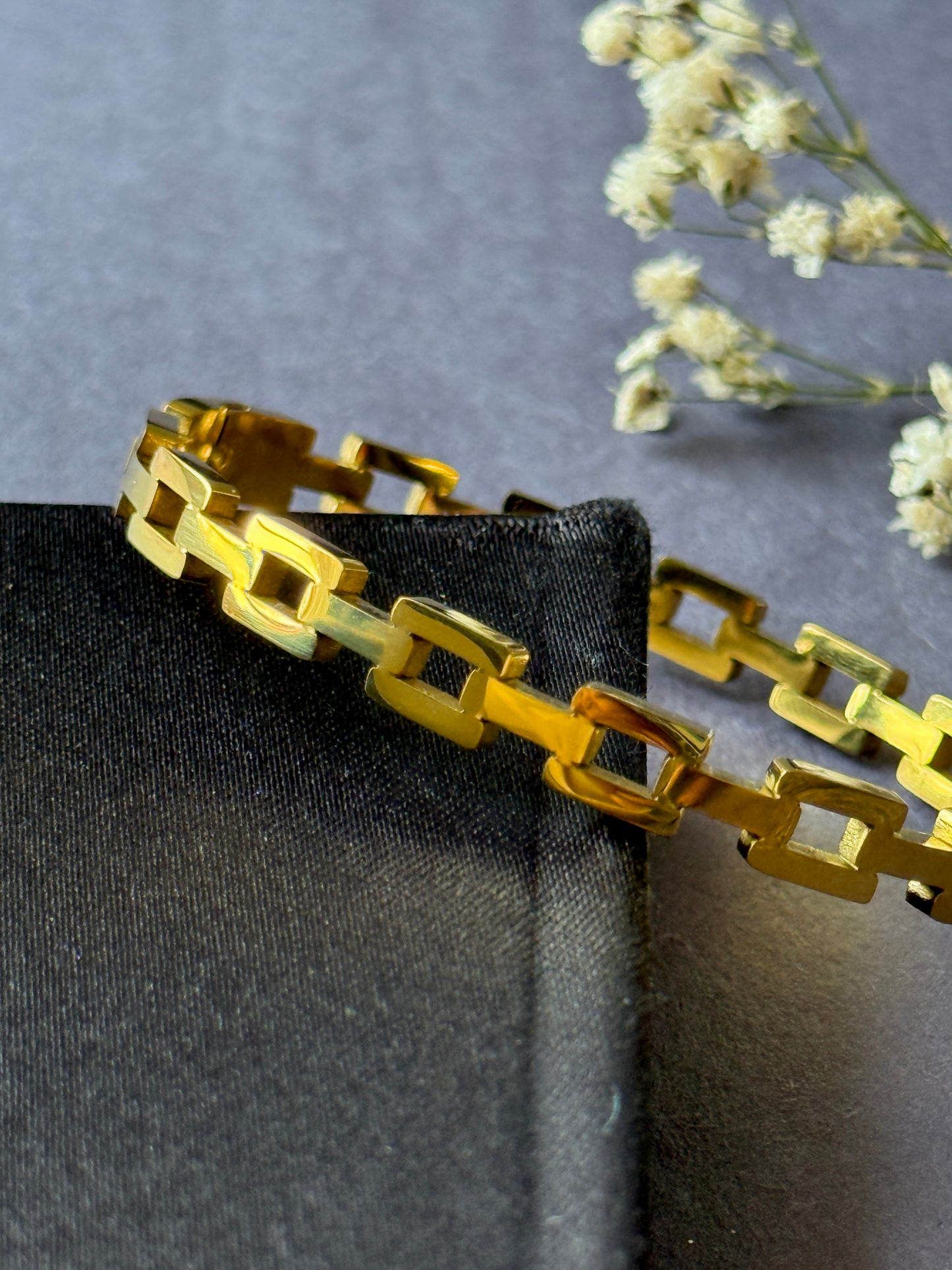 Eternal Shine Anti-Tarnish Statement Kada Bracelet | Free Size