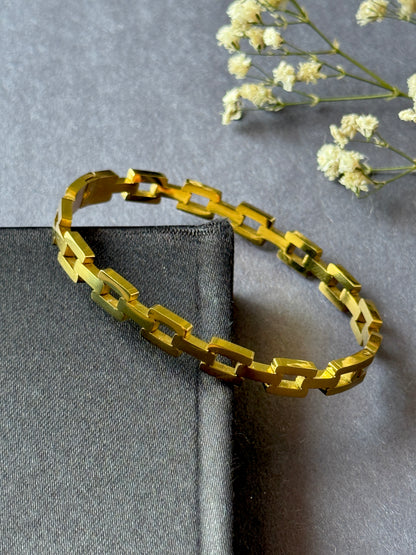 Eternal Shine Anti-Tarnish Statement Kada Bracelet | Free Size