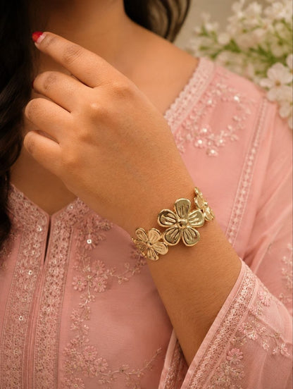 Anti-Tarnish Floral Bracelet – Free Size